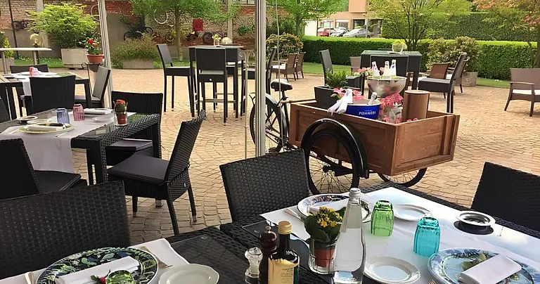Il giardino della Fornace apparecchiato, di giorno